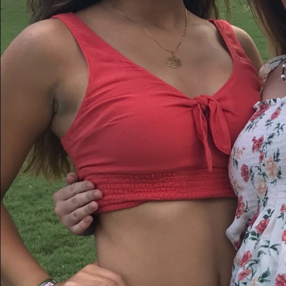 Cropped coral shirt